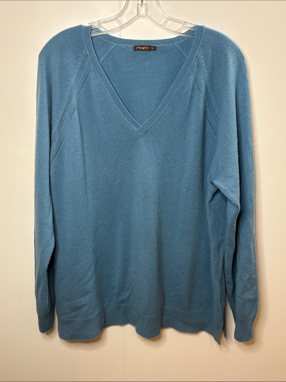 J. McLaughlin Women's V-Neck Cashmere Sweater in Blue XL